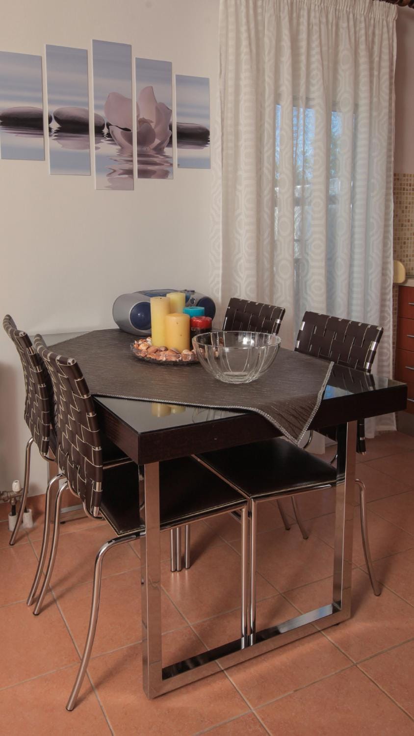 Living room, Seating area, Dining area