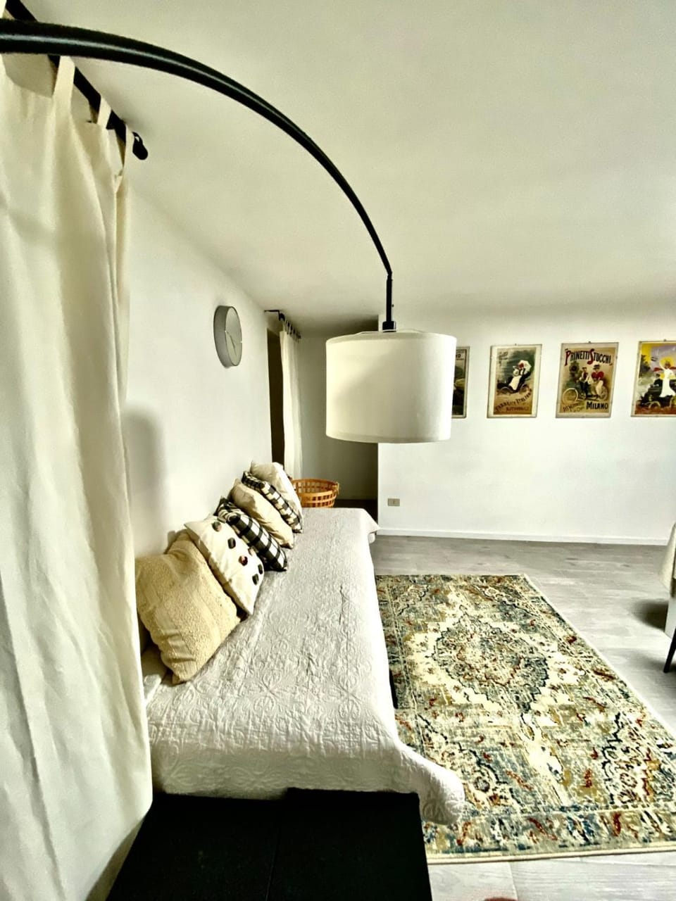 Bed, Living room