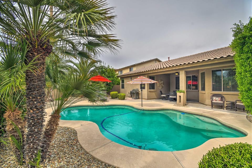 Spacious Surprise Home: 6 Mi to Wildlife World Zoo House in Surprise