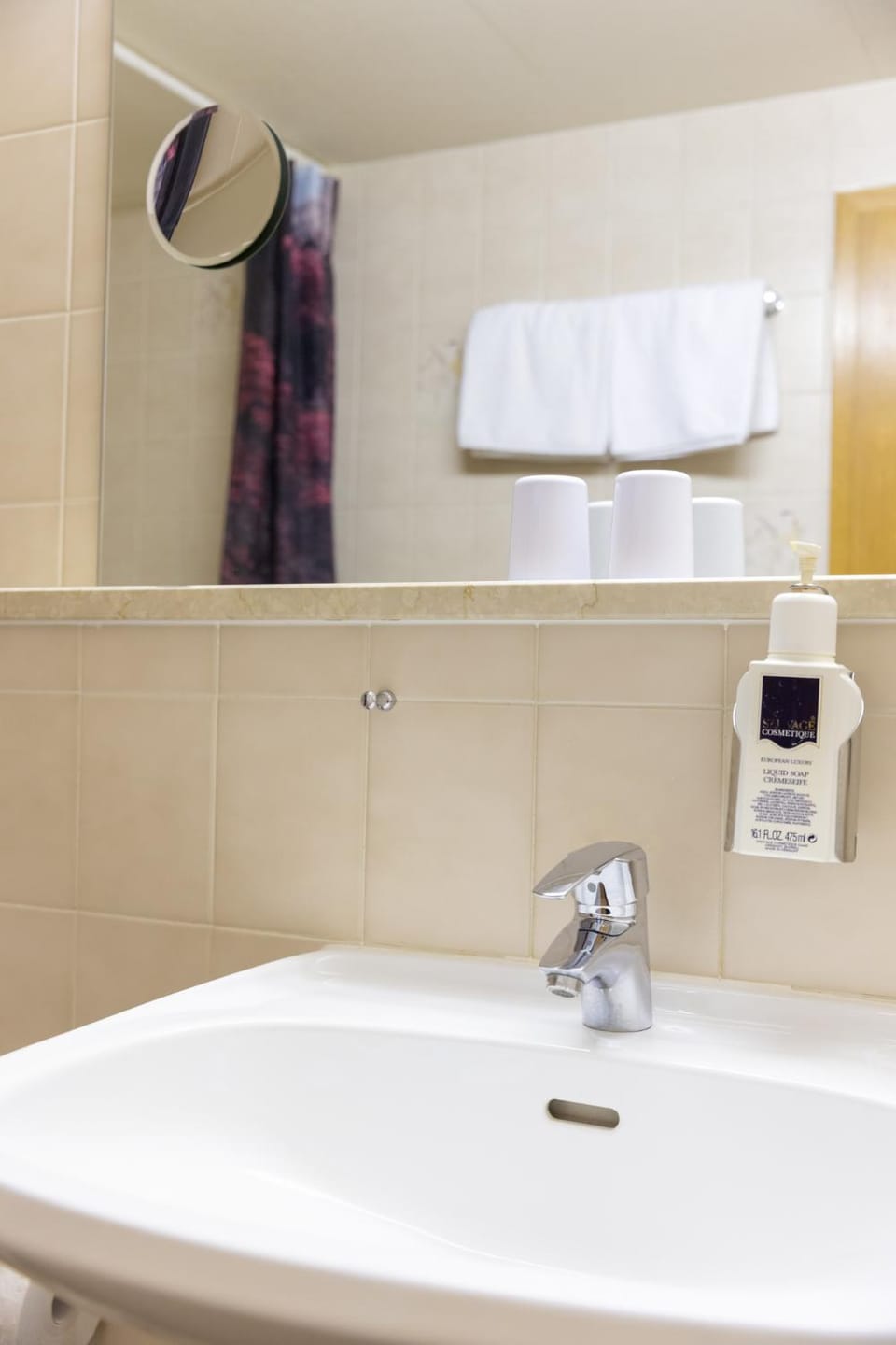 Bathroom, towels
