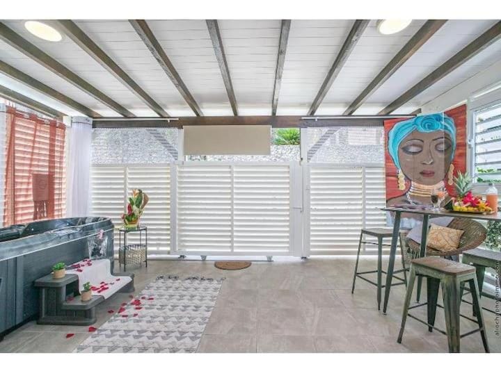 Hot Tub, Hot Tub, Dining area