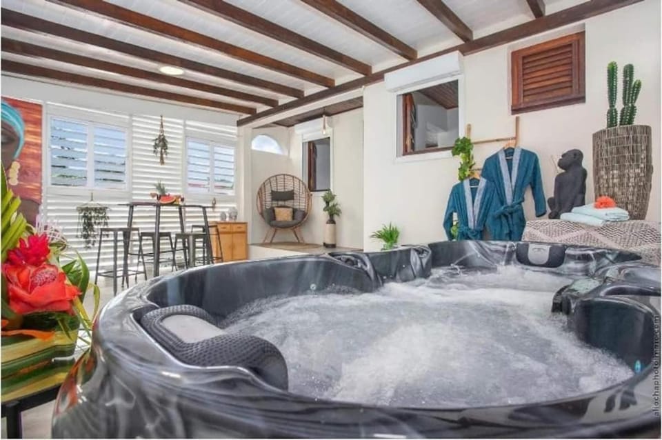 Hot Tub, Hot Tub