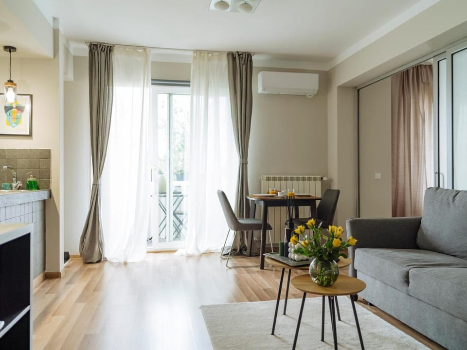 TV and multimedia, Kitchen or kitchenette, Living room, Seating area, Dining area, air conditioner