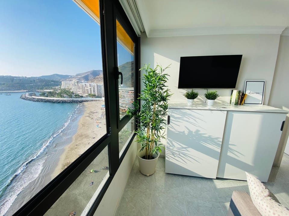 Day, Natural landscape, TV and multimedia, View (from property/room), Beach, Sea view