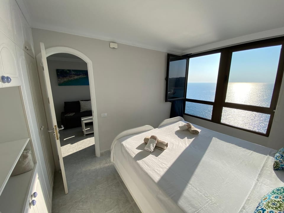 Bed, Photo of the whole room, Bedroom, Sea view, towels