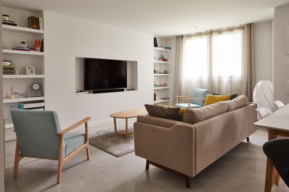 Library, TV and multimedia, Living room, Dining area, Garden view