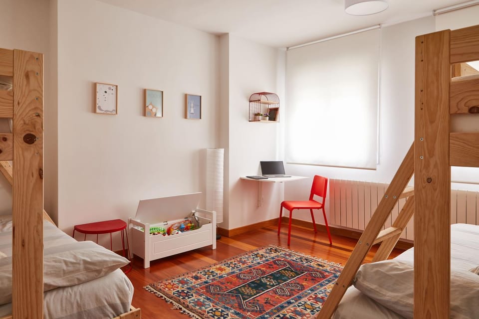 Bedroom, Quiet street view
