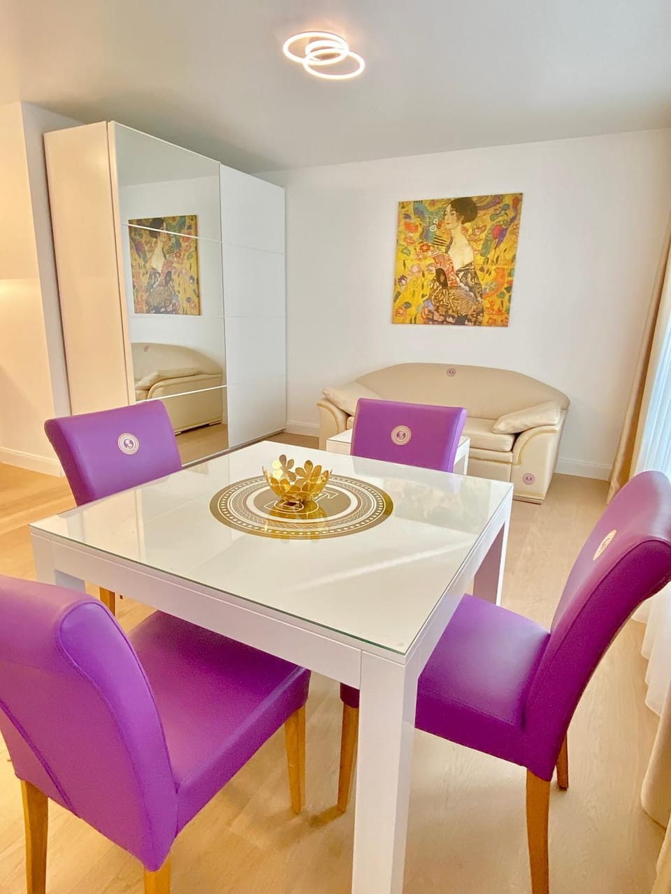 Seating area, Dining area
