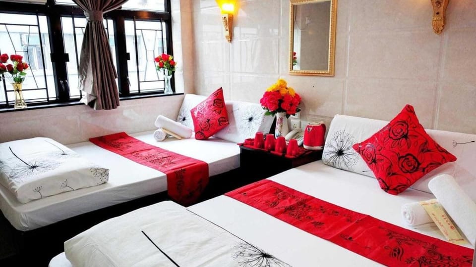 Davao Hostel Block D 24 HOUR RECEPTION 10TH FLOOR FLAT D8 CHUNGKING MANSION TSIM SHA TSUI KOWLOON Bed and Breakfast in Hong Kong