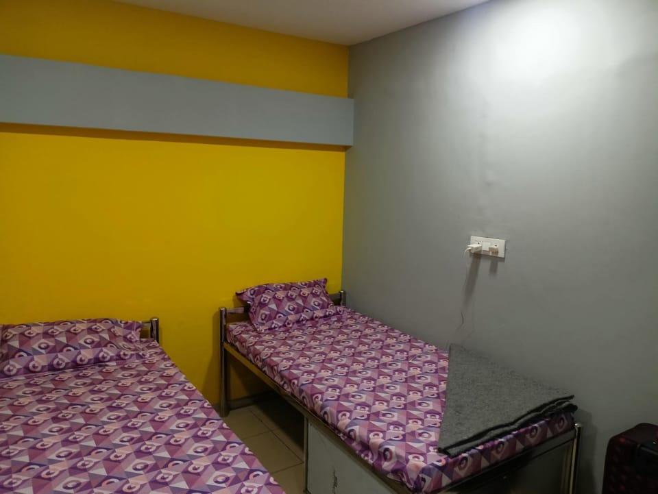 Shiv Sai Dormitory Bed and Breakfast in Vadodara