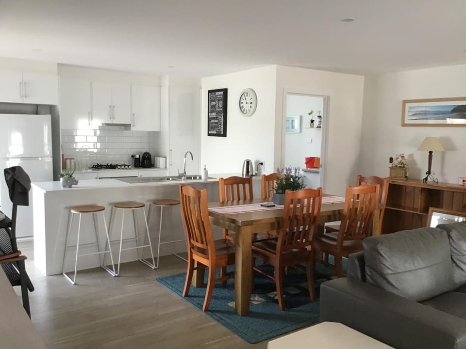 Kitchen or kitchenette, Seating area, Dining area, kitchen