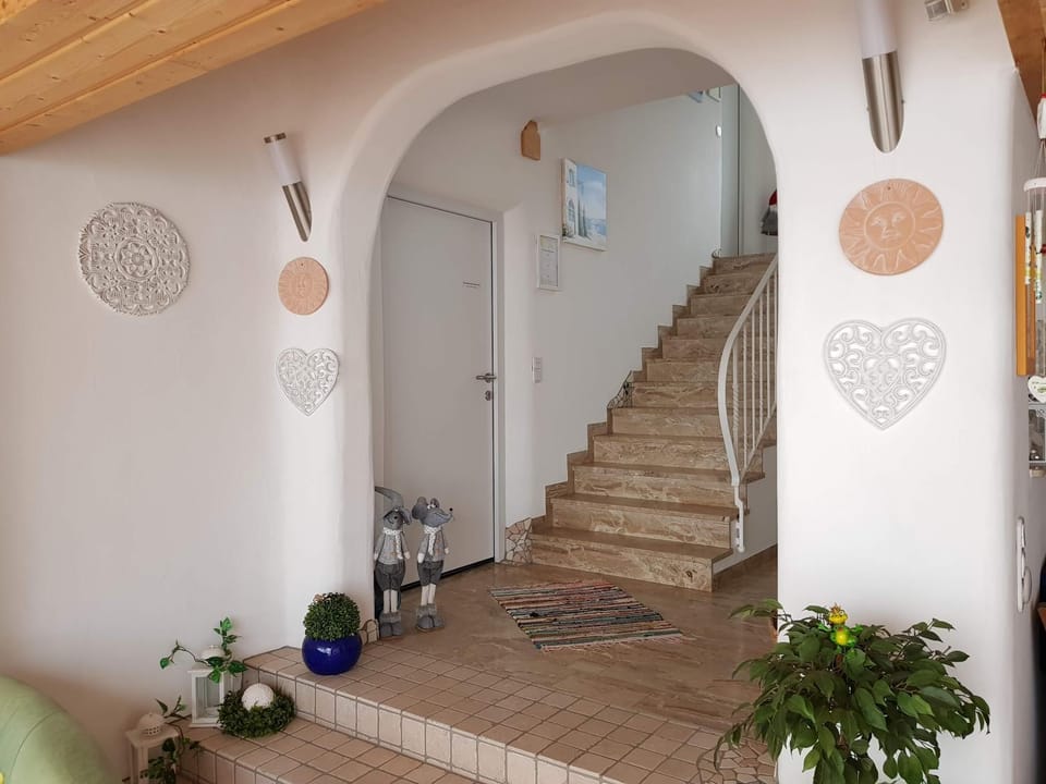 Patio, Facade/entrance