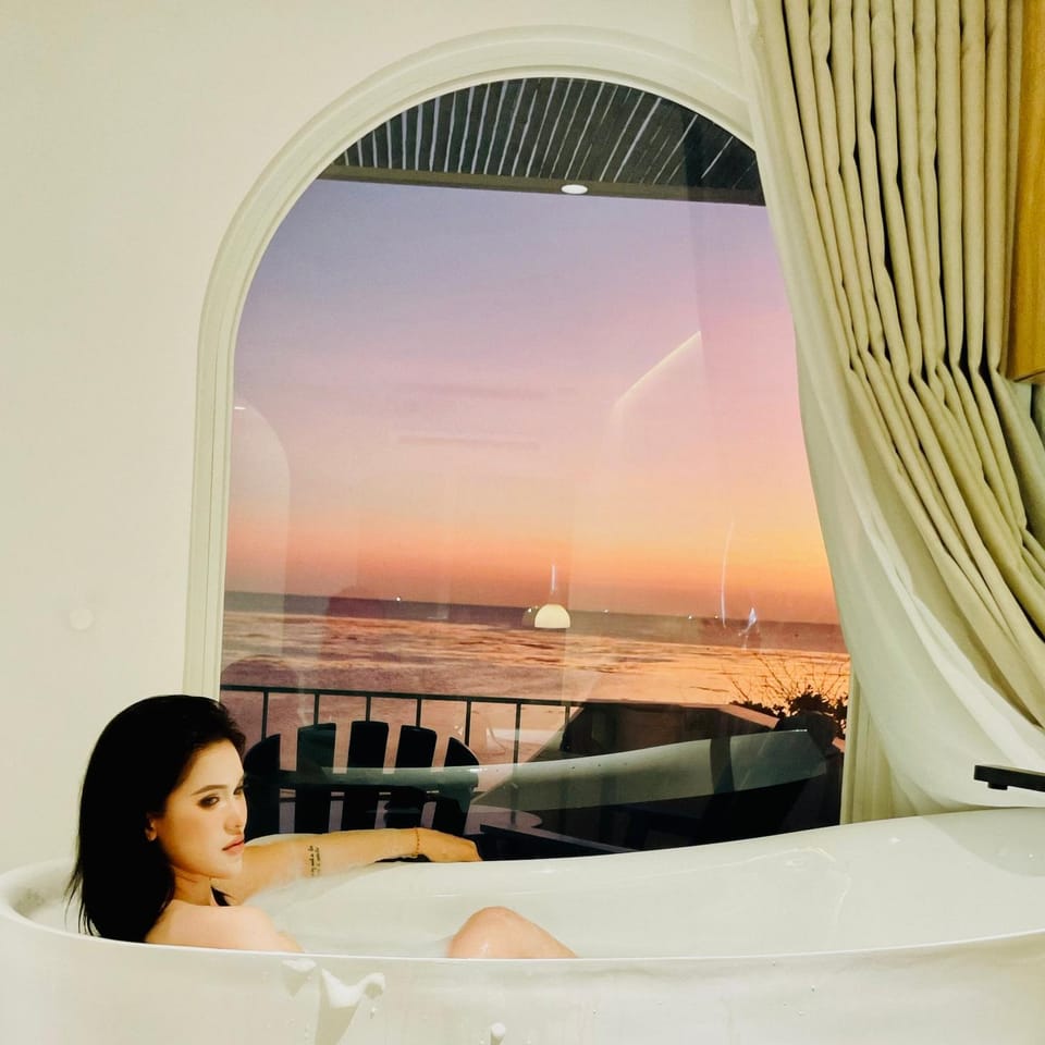 Shower, Sea view, Sunrise, Bath