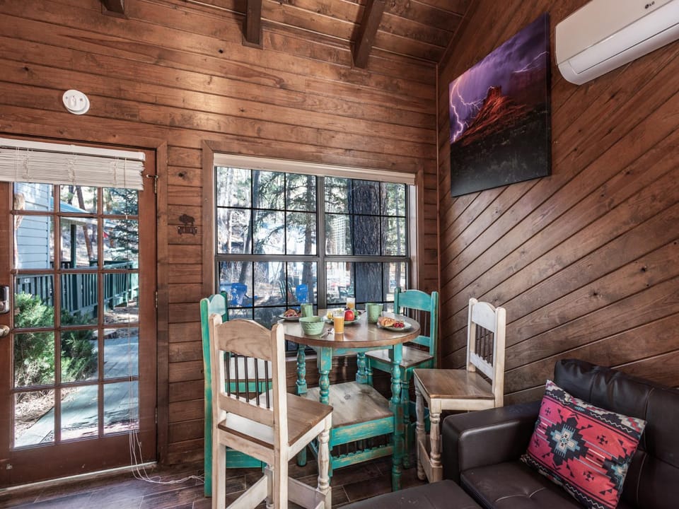 Seating area, Dining area, furniture, air conditioner