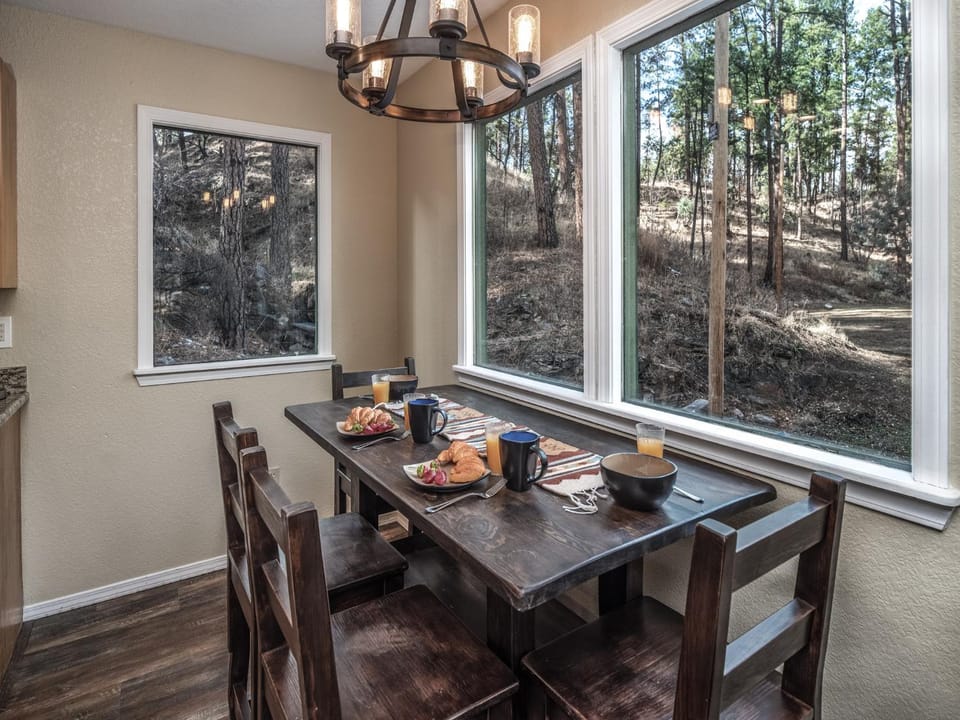Natural landscape, Food and drinks, Dining area, Breakfast, furniture