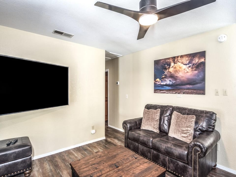 TV and multimedia, Living room, Seating area, furniture