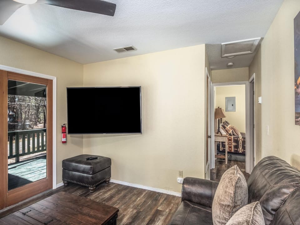 TV and multimedia, Balcony/Terrace, Living room, Seating area, furniture