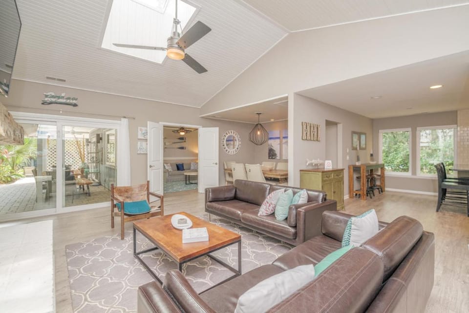 Patio, Garden, Living room, Seating area, Dining area, furniture