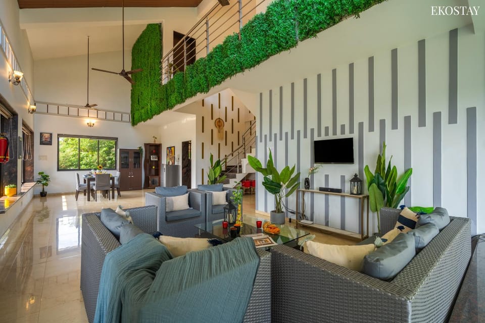 Communal lounge/ TV room, TV and multimedia, Living room, Seating area, Evening entertainment