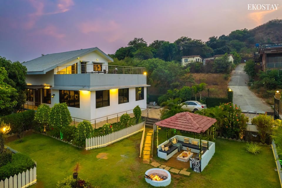 Property building, Spring, Day, Natural landscape, Garden, Garden view, Mountain view