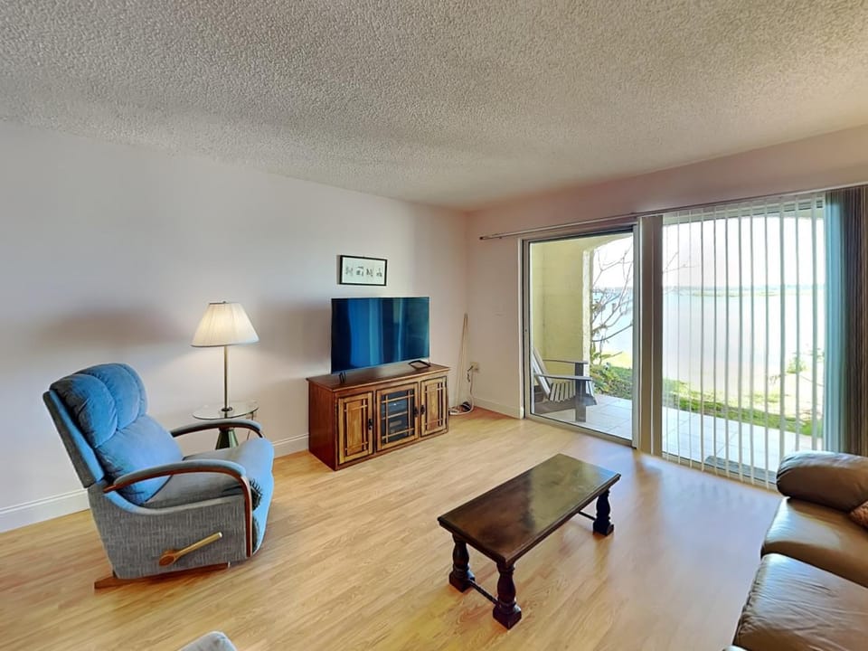 TV and multimedia, Balcony/Terrace, Living room, Seating area, furniture