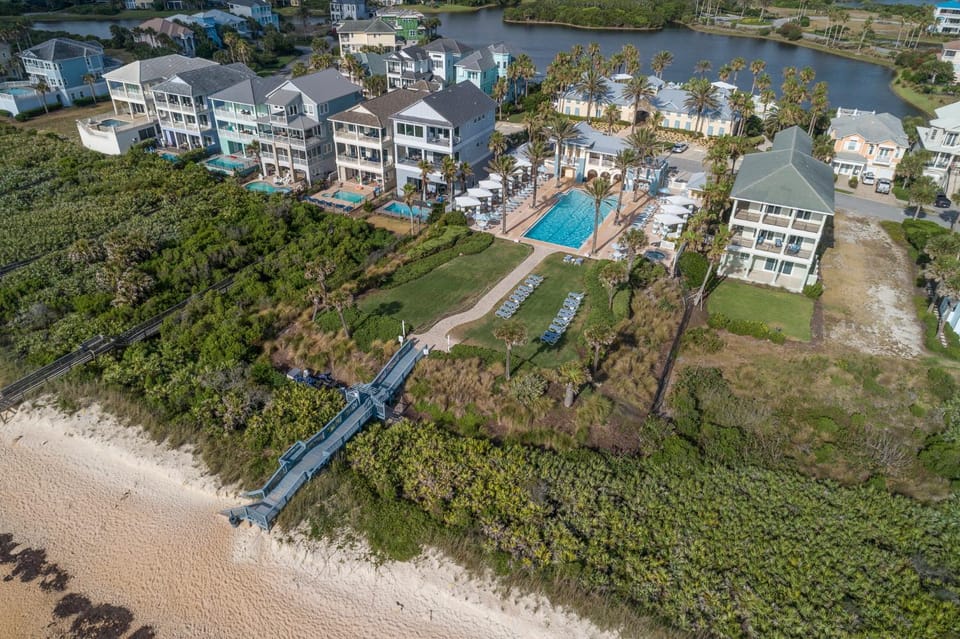 Property building, Neighbourhood, Natural landscape, Bird's eye view, Garden, Beach, Swimming pool