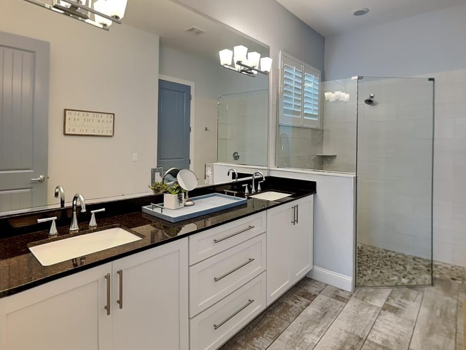 Shower, Day, Bathroom