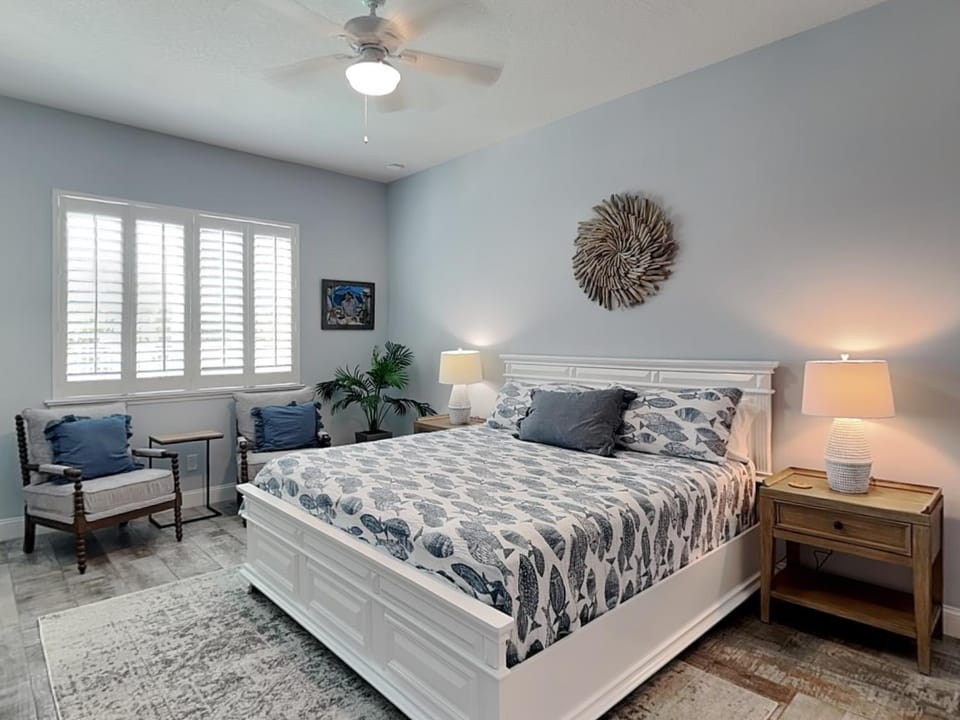 Bed, Day, Seating area, Bedroom, furniture