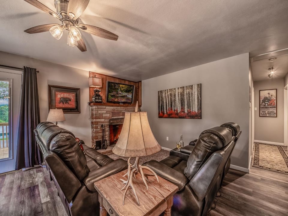 TV and multimedia, Living room, Seating area, fireplace, furniture
