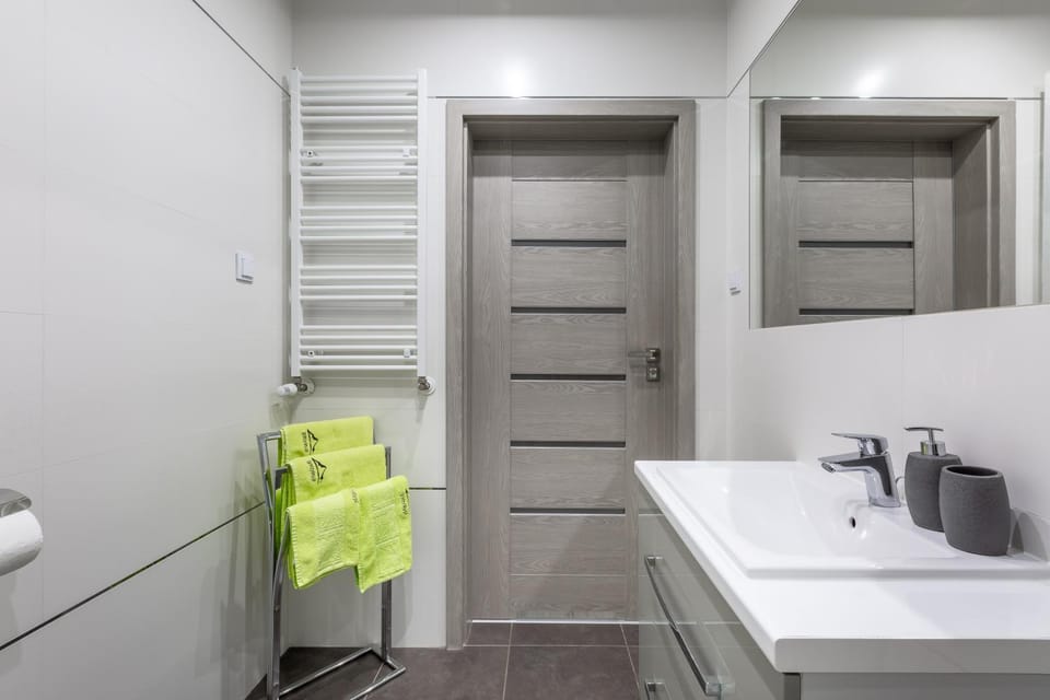 Bathroom, towels