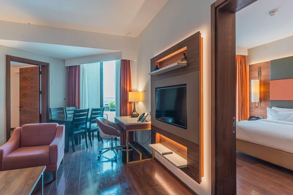Communal lounge/ TV room, Living room, Seating area