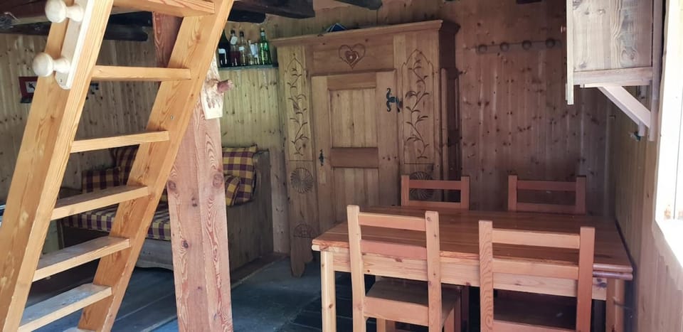 Alpine Chalet 1800m le Petit Fontcouverte Névache Chalet in Le Monêtier-les-Bains