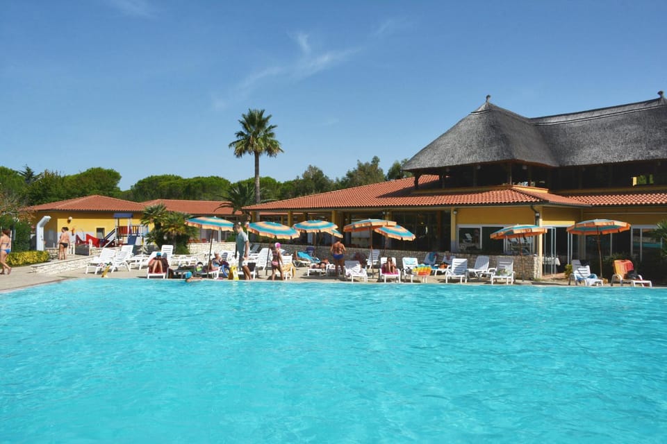Swimming pool, Swimming pool