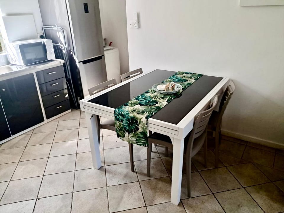 Beachfront 2 Bedroom-house - Tilacaze House in Flic en Flac
