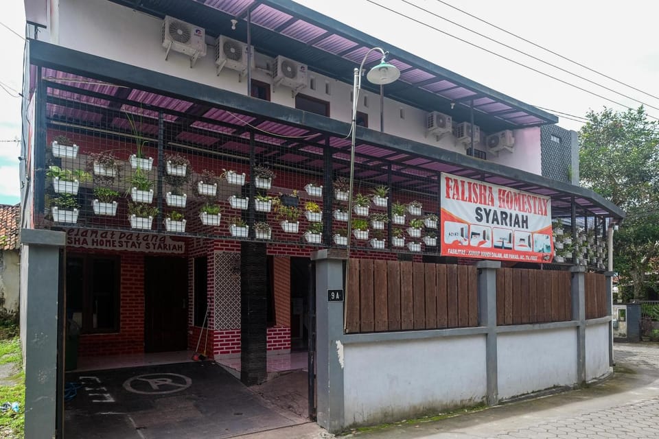 Facade/entrance