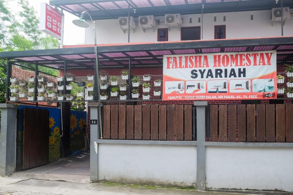 Facade/entrance