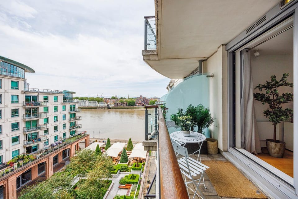 View (from property/room), Balcony/Terrace, City view, Garden view