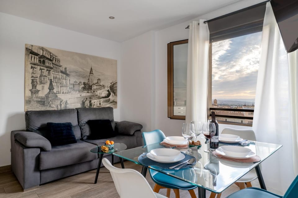 Living room, Seating area, Dining area, City view, heating, internet, air conditioner