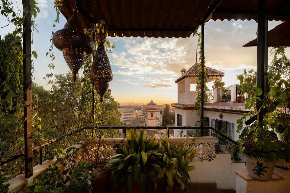 Property building, Nearby landmark, Facade/entrance, Balcony/Terrace, Lobby or reception, Decorative detail, City view, Garden view, Landmark view, Pool view, Sunset, internet