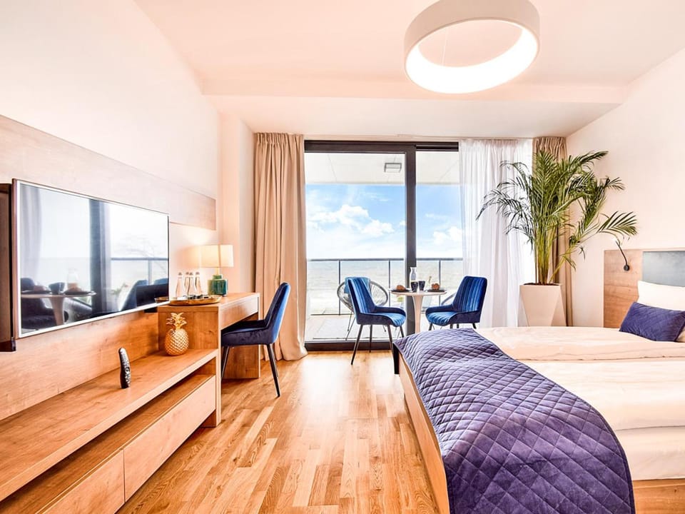 TV and multimedia, View (from property/room), Balcony/Terrace, Bedroom, Sea view