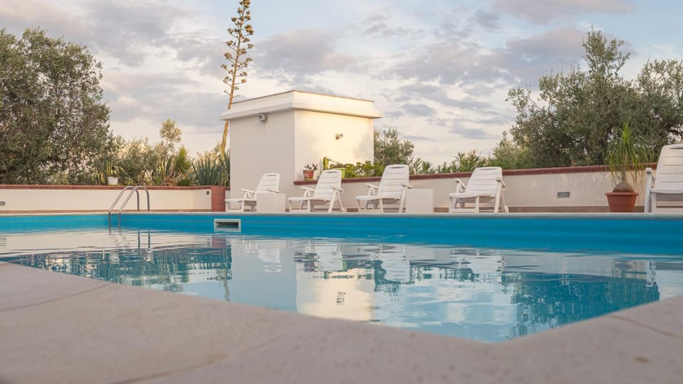 Swimming pool, Swimming pool