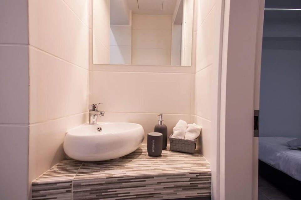 Exclusive New Modern Apartment at Syntagma Square Apartment in Athens