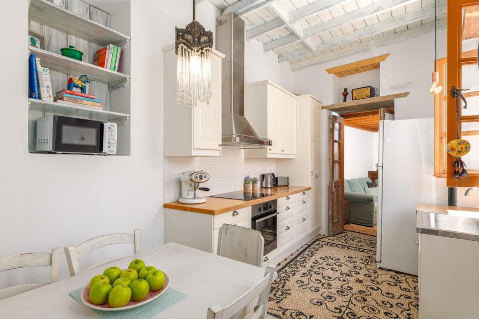 Kitchen or kitchenette, Dining area, Food, dishwasher, stove