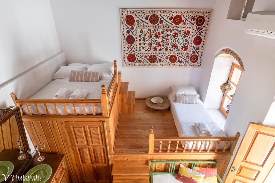 Bed, Living room, Photo of the whole room, Bedroom