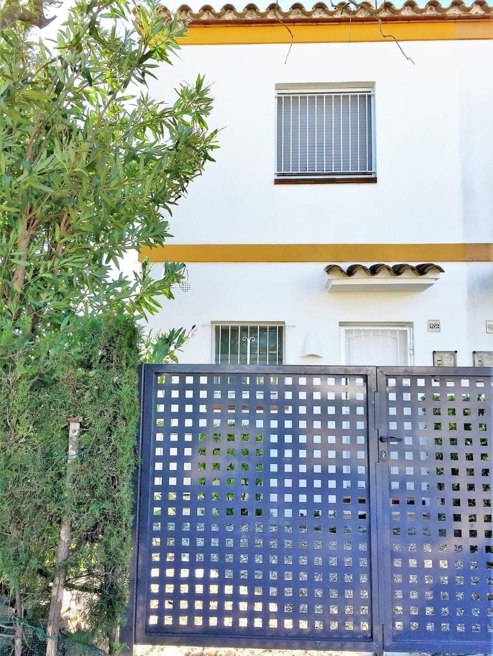 Property building, Facade/entrance, Off site