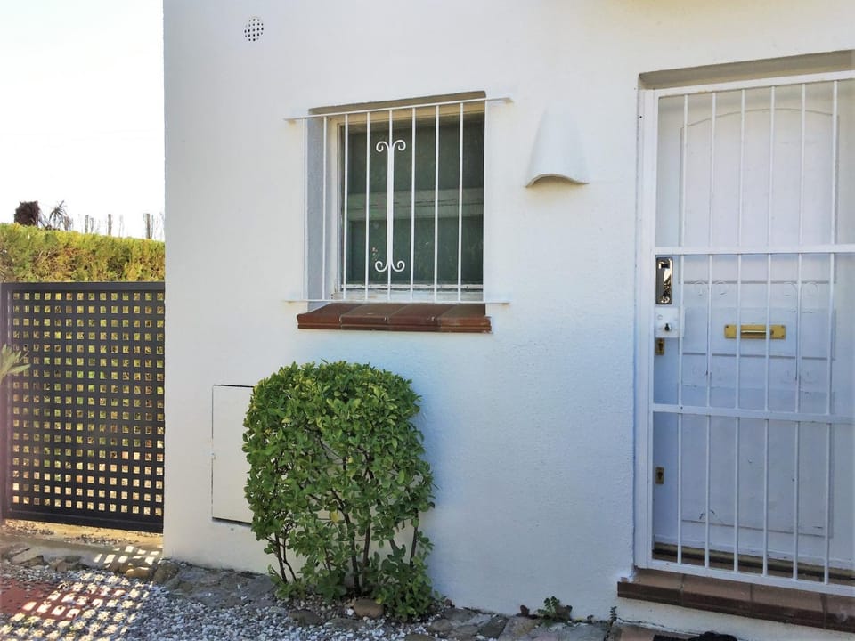 Property building, Facade/entrance, Off site