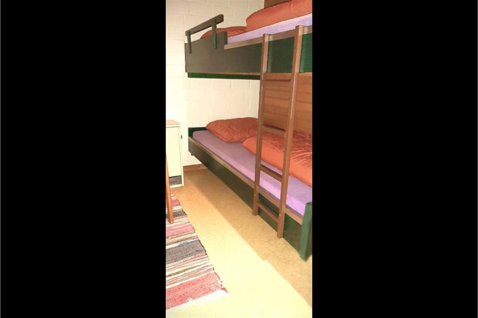 Bed, bunk bed