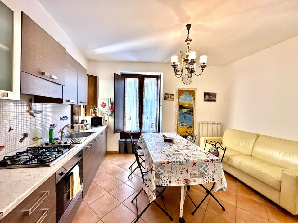 Kitchen or kitchenette, Living room, Seating area, Dining area, dishwasher, stove