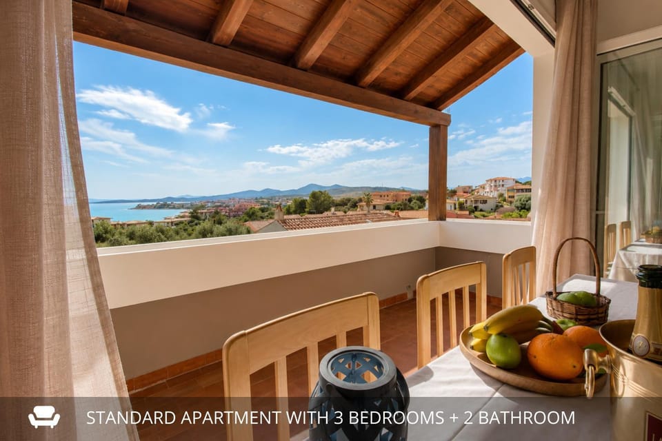 View (from property/room), Balcony/Terrace, Dining area, Sea view