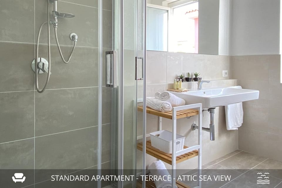 Shower, Bathroom, towels